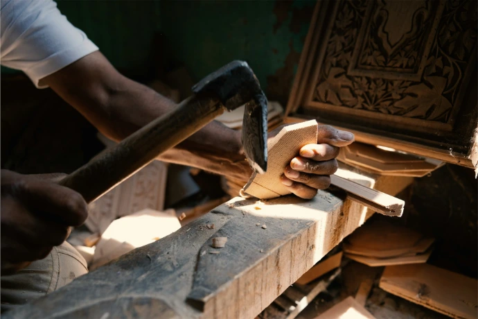 An arist working on a piece of wood showing artists of India directly selling the products on our ecommerce platform site